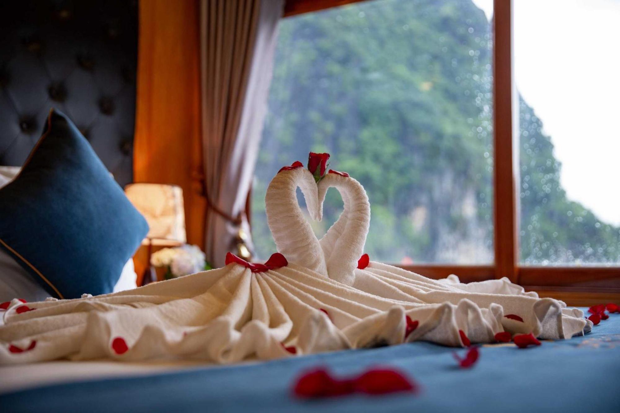 Venezia Boutique Cruises - Catba Island Hotell Chan Chau Exteriör bild