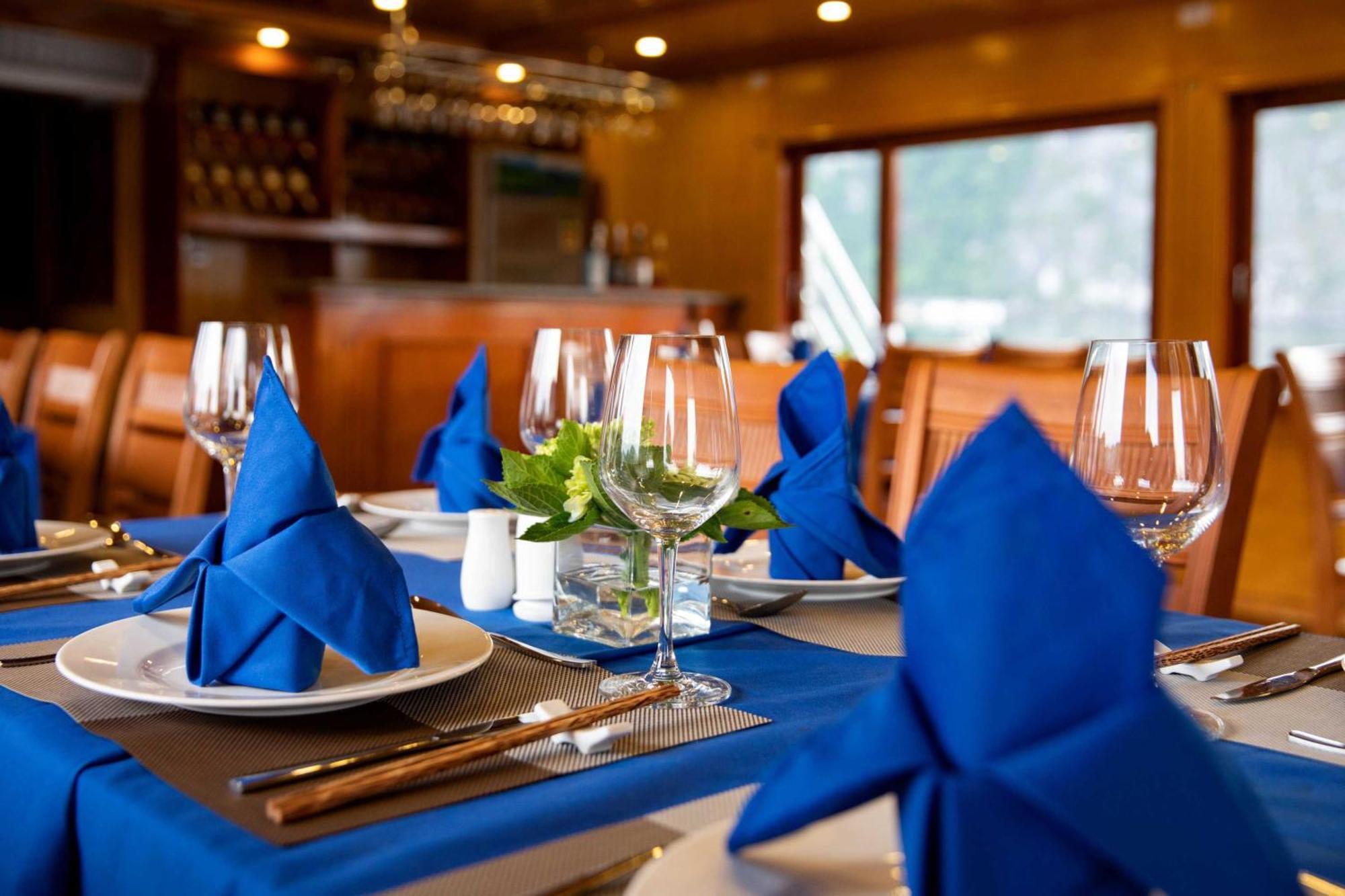 Venezia Boutique Cruises - Catba Island Hotell Chan Chau Exteriör bild