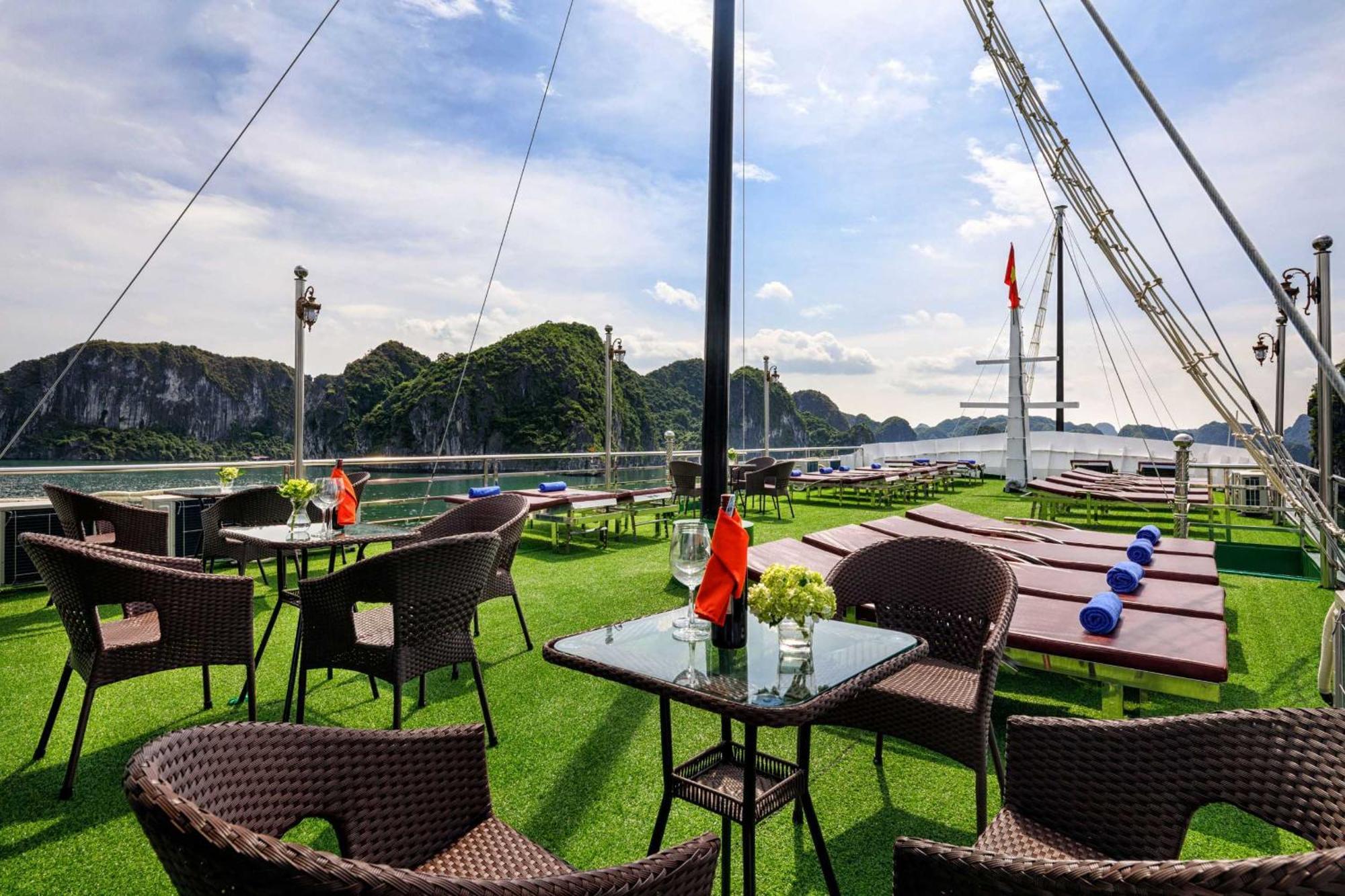 Venezia Boutique Cruises - Catba Island Hotell Chan Chau Exteriör bild