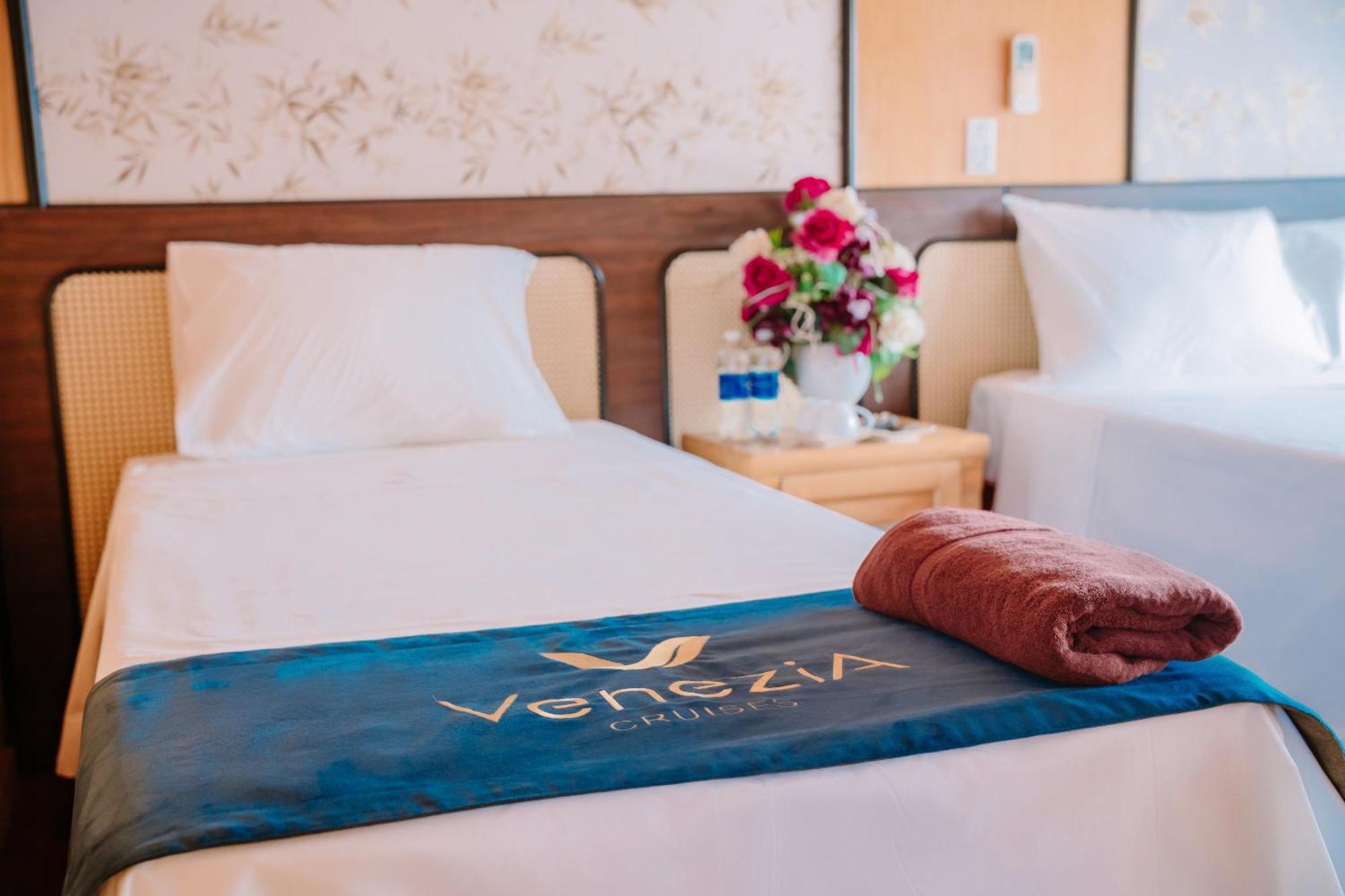Venezia Boutique Cruises - Catba Island Hotell Chan Chau Exteriör bild